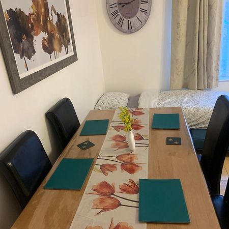 Luton Airport House In Quiet And A Very Pleasant Area, Near London Luton Airport Luton (Bedfordshire) Exterior foto