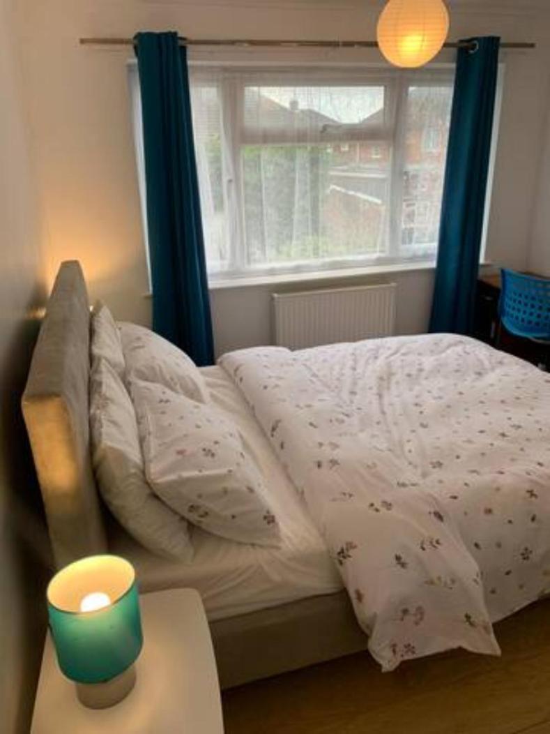 Luton Airport House In Quiet And A Very Pleasant Area, Near London Luton Airport Luton (Bedfordshire) Exterior foto