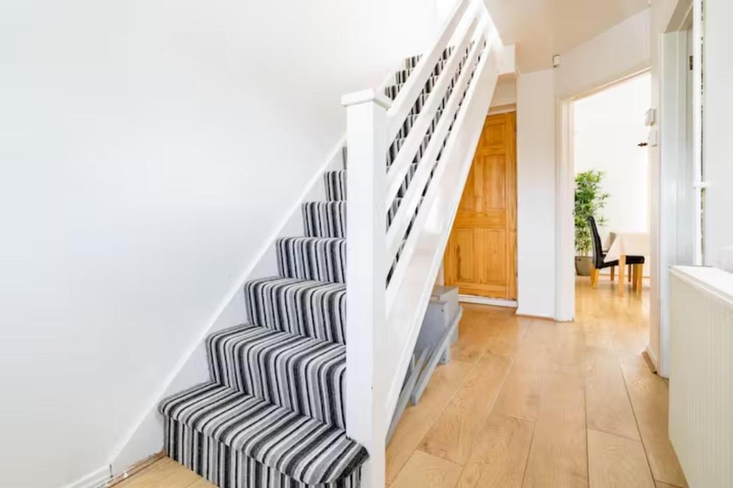 Luton Airport House In Quiet And A Very Pleasant Area, Near London Luton Airport Luton (Bedfordshire) Exterior foto