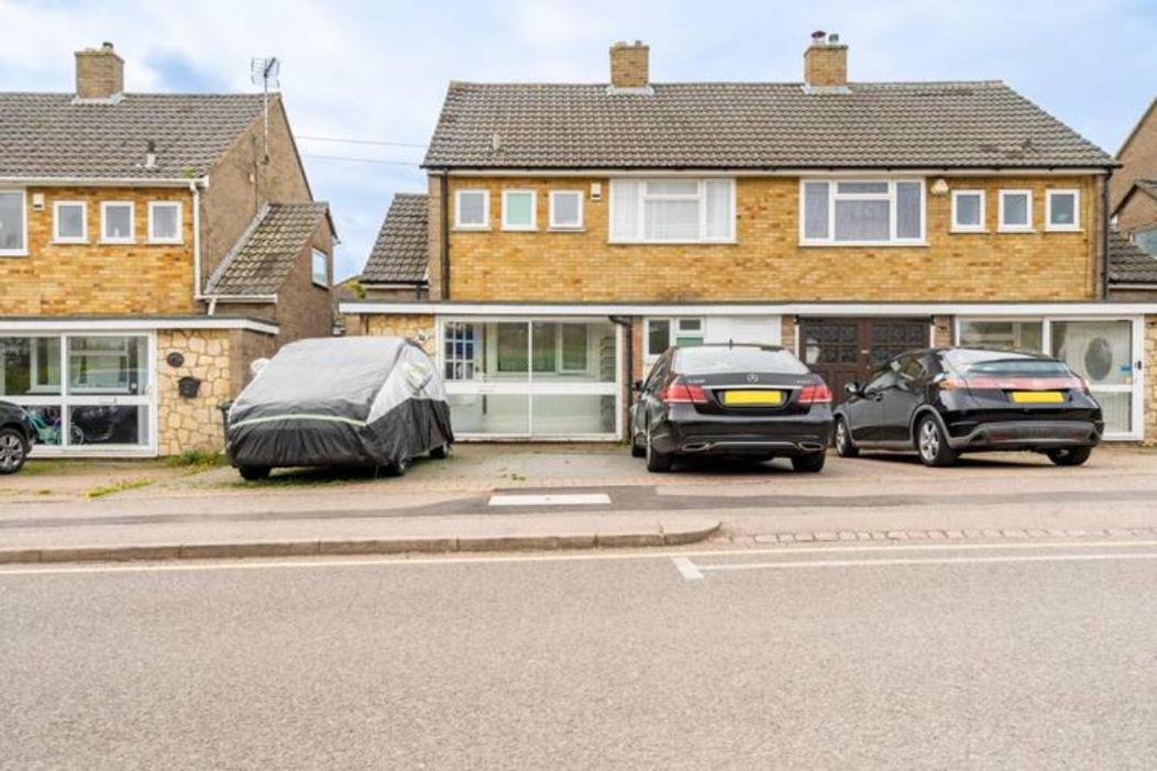 Luton Airport House In Quiet And A Very Pleasant Area, Near London Luton Airport Luton (Bedfordshire) Exterior foto