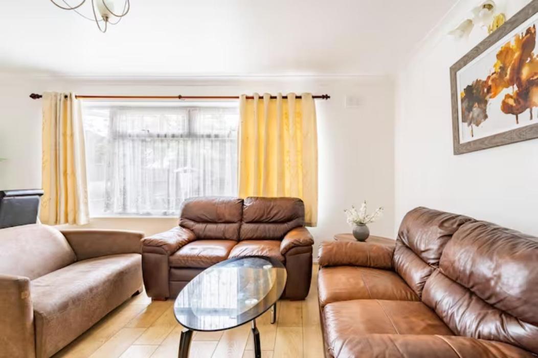 Luton Airport House In Quiet And A Very Pleasant Area, Near London Luton Airport Luton (Bedfordshire) Exterior foto