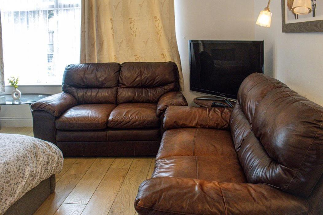 Luton Airport House In Quiet And A Very Pleasant Area, Near London Luton Airport Luton (Bedfordshire) Exterior foto