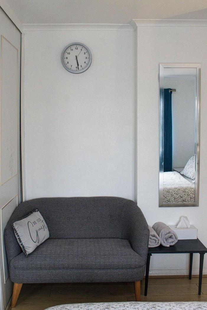 Luton Airport House In Quiet And A Very Pleasant Area, Near London Luton Airport Luton (Bedfordshire) Quarto foto