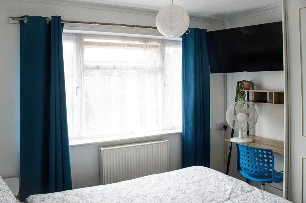 Luton Airport House In Quiet And A Very Pleasant Area, Near London Luton Airport Luton (Bedfordshire) Quarto foto